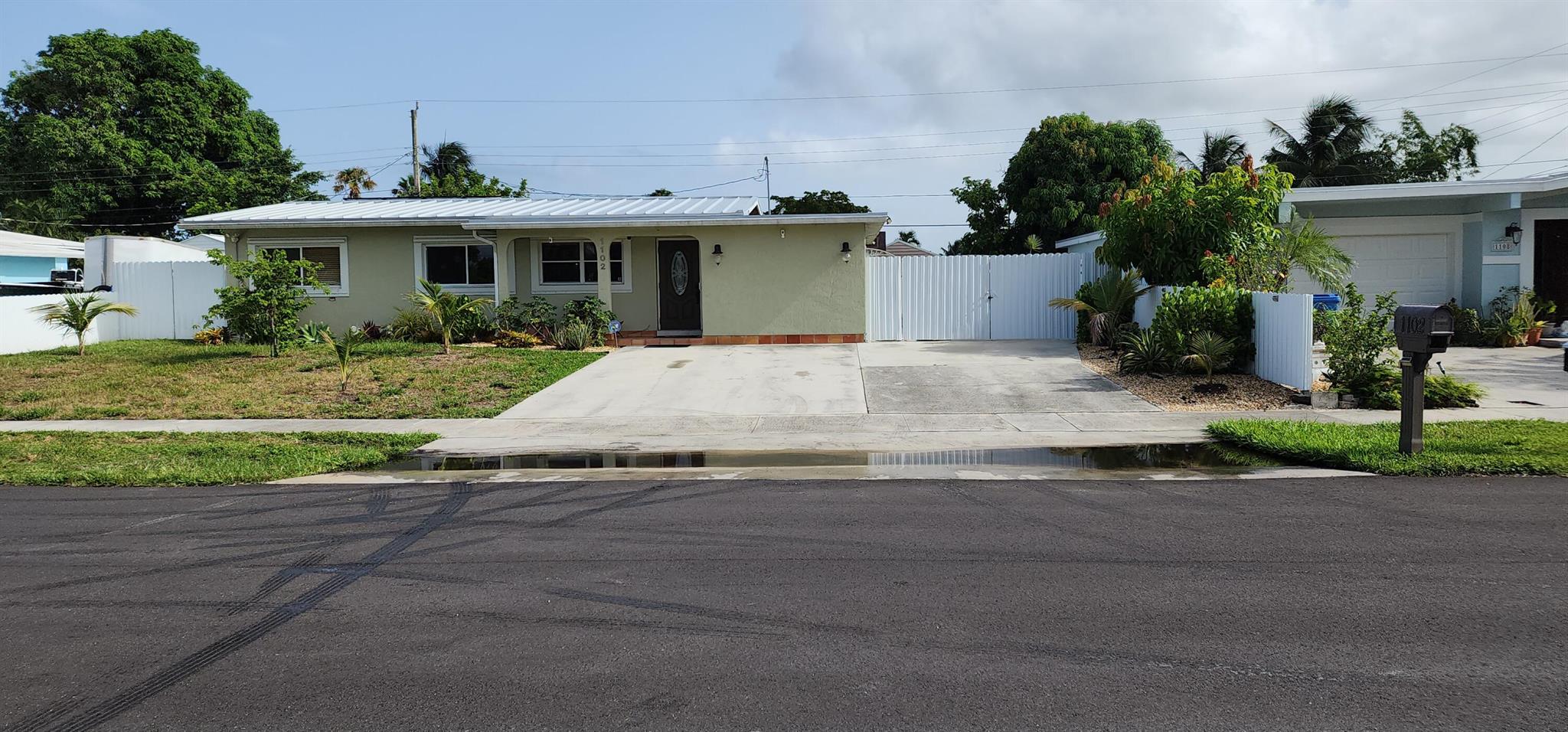 Perry St, Lantana, FL 33462