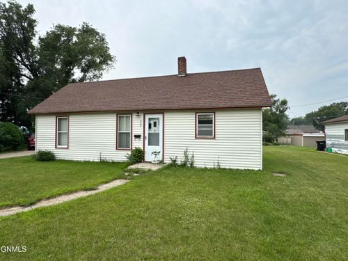 235 8th Ave Nw, Valley City, ND, 58072-2719 | Card Image