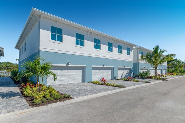 4662 Se Manatee Way, Condo with 3 bedrooms, 3 bathrooms and null parking in Stuart FL | Image 32