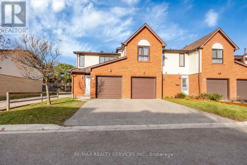 115-115 Foster Crescent, Brampton (Brampton North), ON, L6V3M8 | Card Image