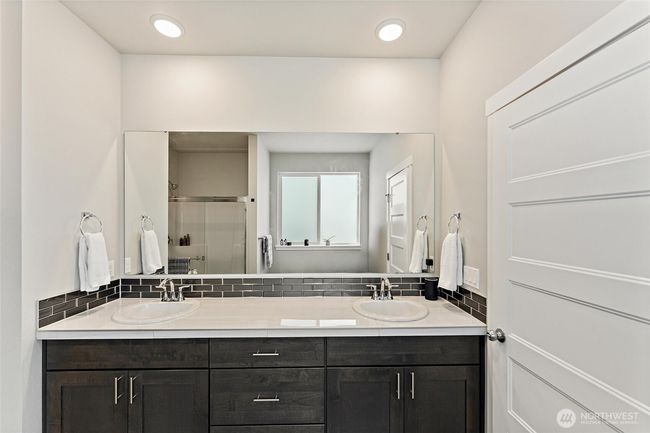 Large vanity. | Image 19