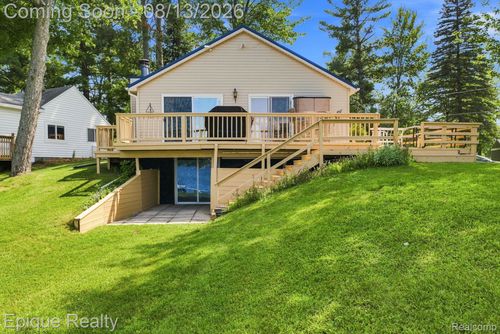 8946 Thomas St, Hale, MI, 48739-9223 | Card Image