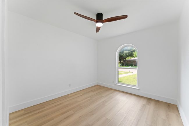Unfurnished room with light wood-style flooring and a ceiling fan | Image 15