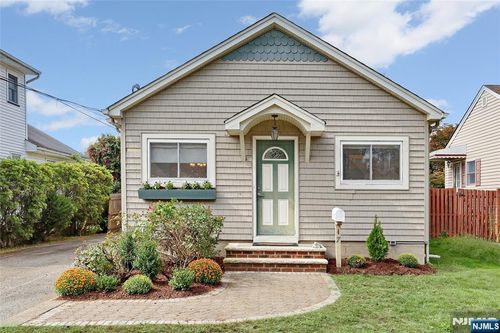 17 4th St, Pequannock, NJ, 07440-1508 | Card Image