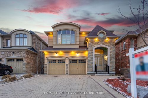584 Pinery Trail, Waterloo, ON, N2V2Y3 | Card Image