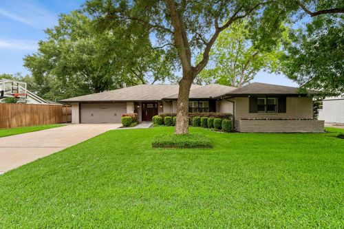 5438 Dumfries Dr, Houston, TX, 77096-4020 | Card Image
