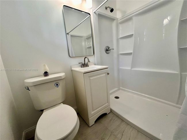 APT-17 - 6490 Collins Ave, Condo with 0 bedrooms, 1 bathrooms and null parking in Miami Beach FL | Image 9