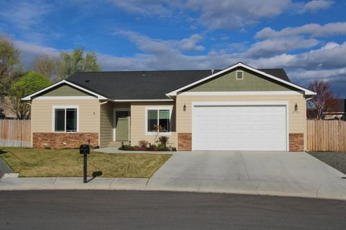 3711 Valinda Way, Klamath Falls, OR, 97603-7586 | Card Image