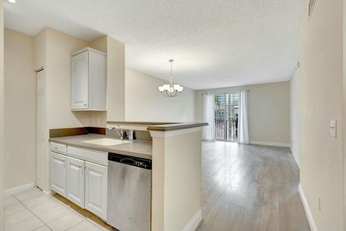 apt-203-780 S Sapodilla Ave, West Palm Beach, FL, 33401-4160 | Card Image
