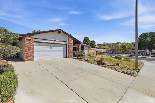 29223 Flowerpark Dr, Canyon Country, CA, 91387 | Card Image