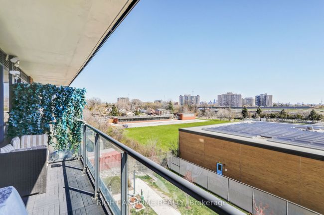 402 - 31 Tippett Rd, Condo with 4 bedrooms, 2 bathrooms and 1 parking in Toronto ON | Image 22