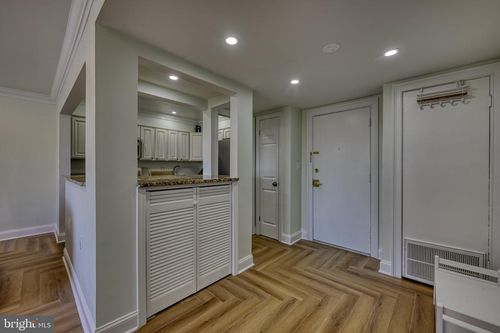 r44-200 Cross Keys Rd, BALTIMORE, MD, 21210-1555 | Card Image