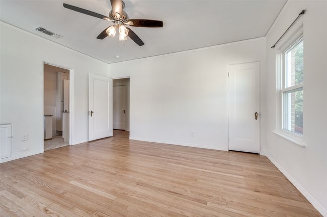 Unfurnished room featuring ceiling fan, light wood-style floors, crown molding, and baseboards | Image 27