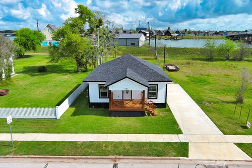 1122 W 2nd St, Freeport, TX, 77541-5228 | Card Image