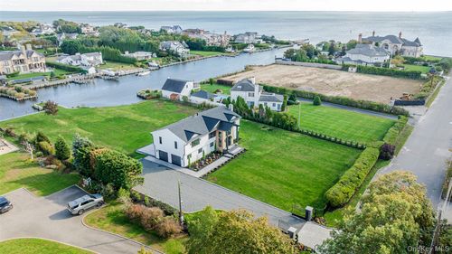 147 W Bayberry Rd, Islip, NY, 11751-4914 | Card Image