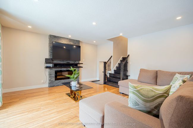 4 Simmons Blvd, House other with 5 bedrooms, 4 bathrooms and 3 parking in Brampton ON | Image 20