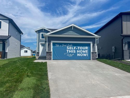 6782 Meadow View Dr S, Fargo, ND, 58104-5803 | Card Image