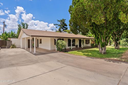 3827 E Weldon Ave, Phoenix, AZ, 85018-5226 | Card Image