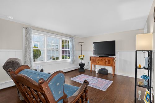 12-107 Franklin Street Ext, Derry, NH, 03038-1442 | Card Image