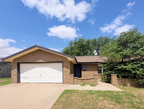 104 Holly Cir, Levelland, TX, 79336-6812 | Card Image