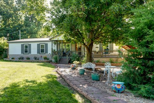 824 N Walnut St, Pierce City, MO, 65723-1076 | Card Image