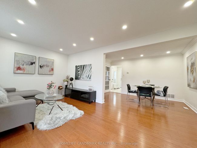 1 - 900 Central Park Dr, Condo with 3 bedrooms, 3 bathrooms and 1 parking in Brampton ON | Image 5