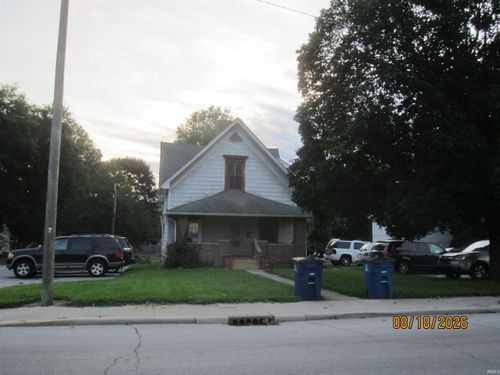 423-413-423 N Washington St, Marion, IN, 46952-2703 | Card Image