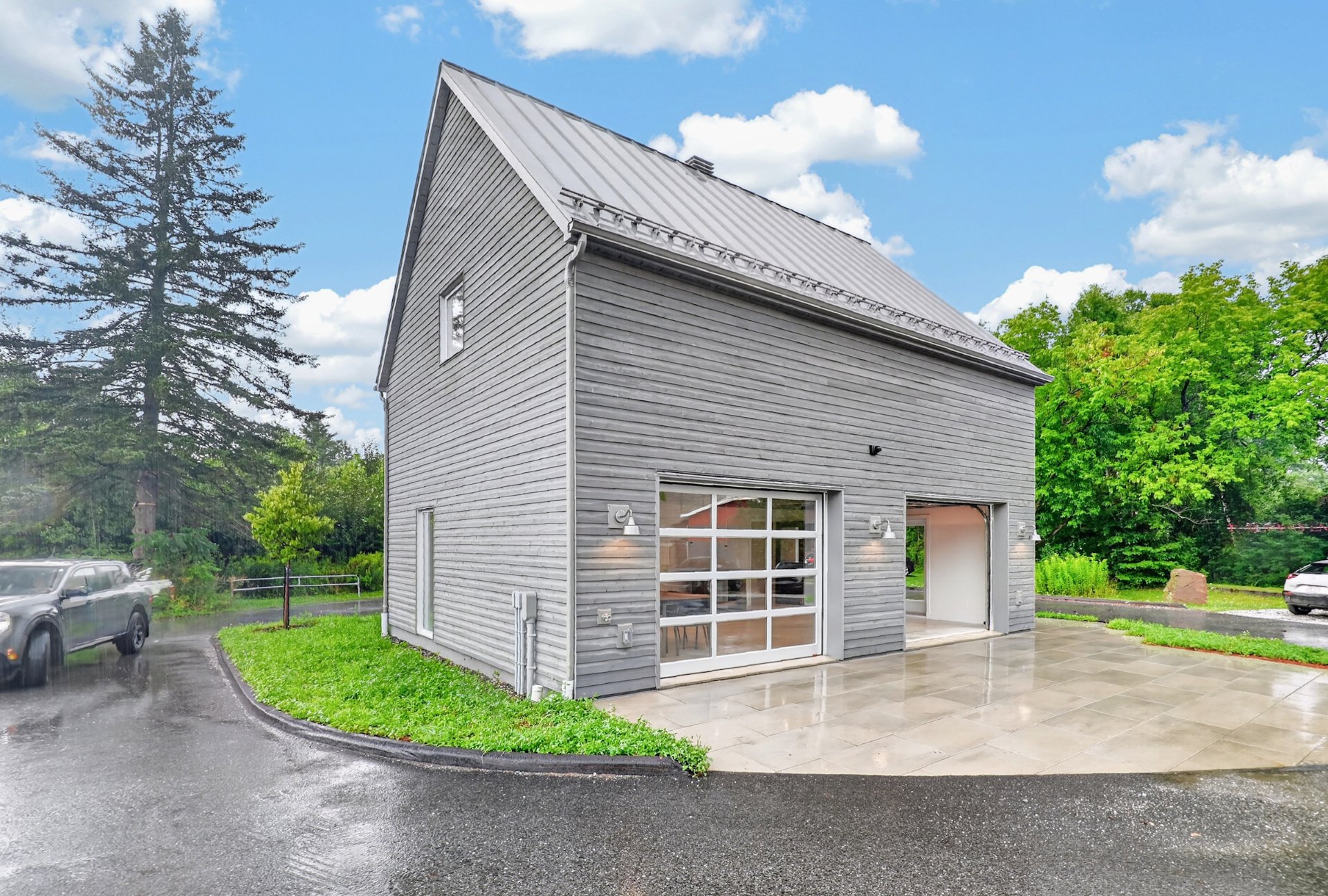 Commercial Sale in Eastman 3