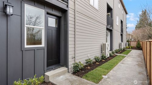 a2-225 106th St Sw, Everett, WA, 98204-7022 | Card Image