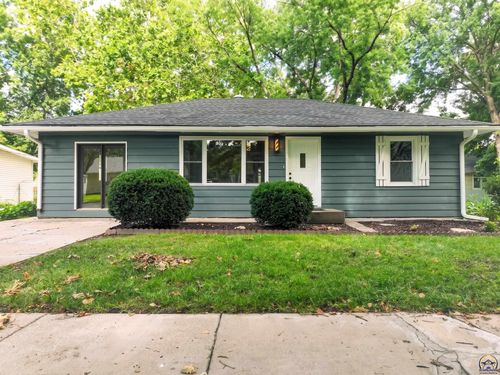 604 Maple St, Wamego, KS, 66547-1722 | Card Image