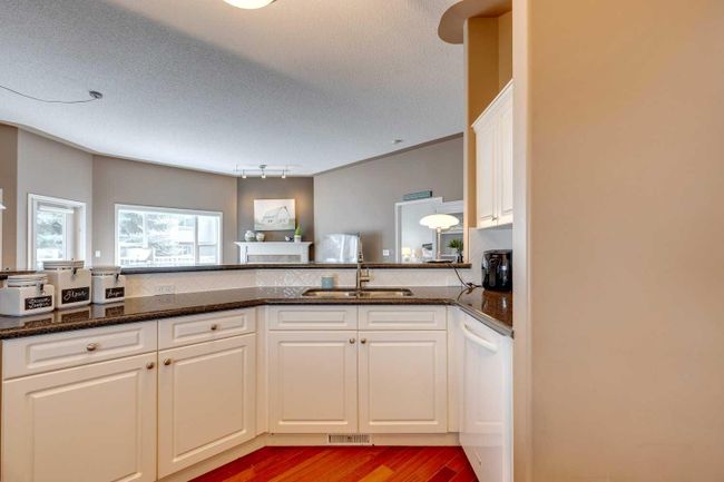 22 Mt Alberta Manor Se, Home with 4 bedrooms, 3 bathrooms and 4 parking in Calgary AB | Image 14