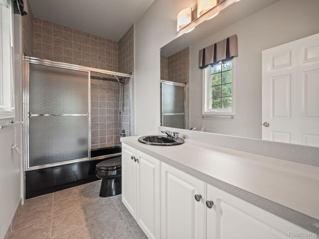 51-web-or-mls-P2222510.jpg | Image 16