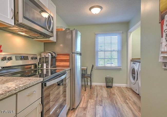 3 - 2023 Weaver Pike, Condo with 2 bedrooms, 2 bathrooms and null parking in Bristol TN | Image 6