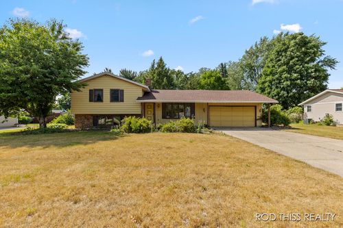 10975 Campanel Dr, Zeeland, MI, 49464-9117 | Card Image