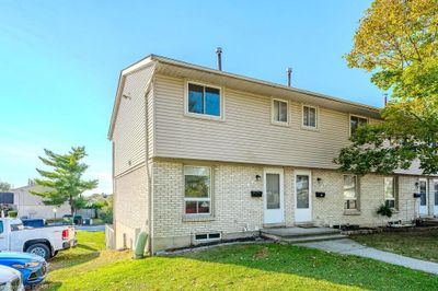 73 - 700 Paisley Rd, Townhouse with 3 bedrooms, 2 bathrooms and 1 parking in Guelph ON | Image 2