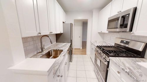 apt-223-110 Dehaven Dr, Yonkers, NY, 10703-1218 | Card Image