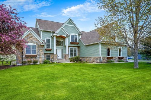 1101 Maple Dr, Hudson, WI, 54016-1480 | Card Image