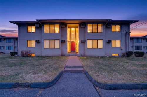 4-32684 Mound, Macomb Township, MI, 48092 | Card Image