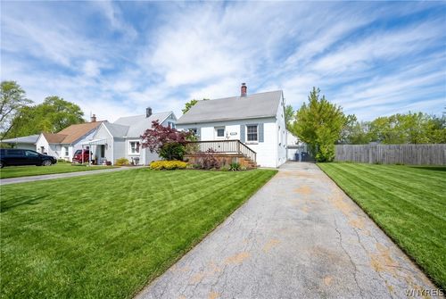 550 Emerson Dr, Amherst, NY, 14226-1235 | Card Image