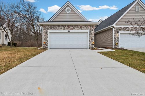 3568 Grove Ln, Auburn Hills, MI, 48326-3982 | Card Image