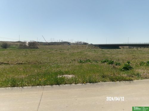 18451 Greenleaf St, Omaha, NE, 68136-1674 | Card Image