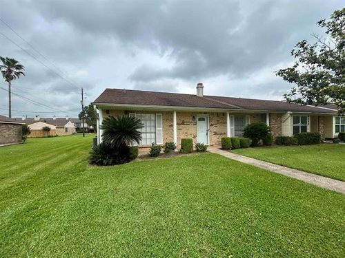8690 Manion Dr, Beaumont, TX, 77706-3916 | Card Image