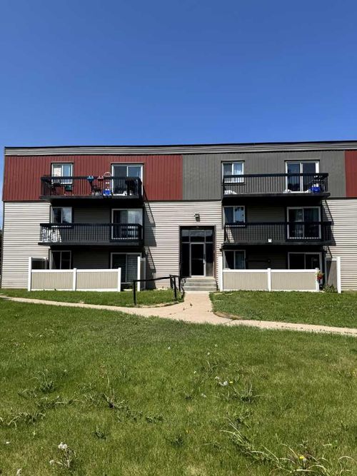 33-616 Main Street Nw, Slave Lake, AB, T0G2A1 | Card Image