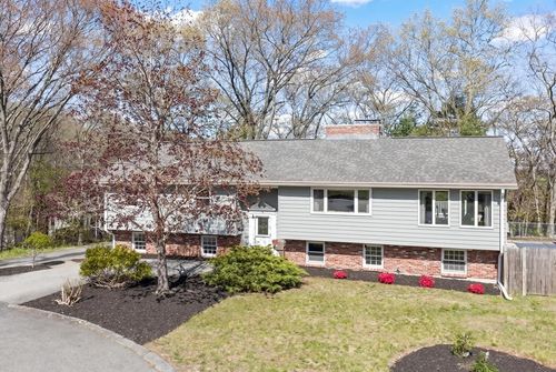 16 Briscoe St, Woburn, MA, 01801-5301 | Card Image