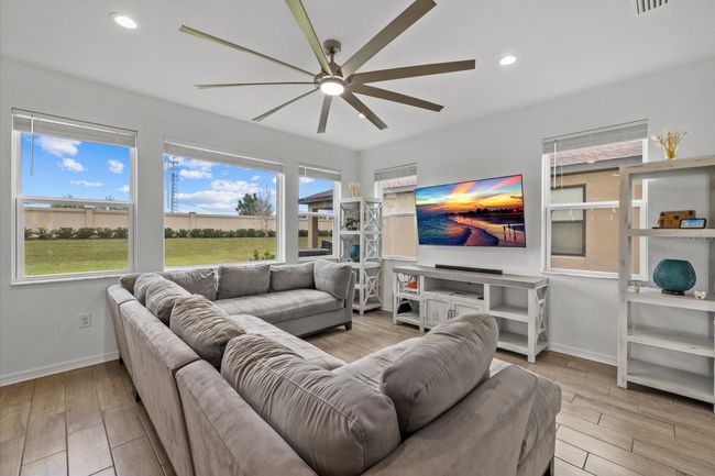 8330 Abalone Loop, House other with 3 bedrooms, 3 bathrooms and null parking in Parrish FL | Image 5