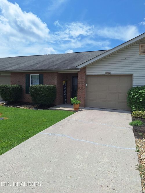8016 Stablegate Way, Powell, TN, 37849-3097 | Card Image
