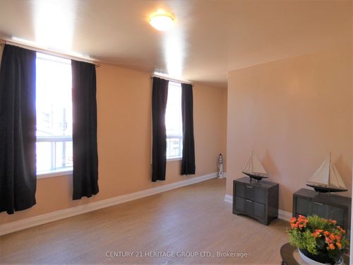 1-201 Main St S, Newmarket, ON, L3Y3Y9 | Card Image