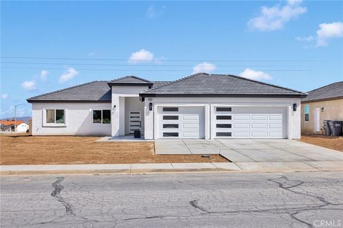 6701 Banyan Ave, Hesperia, CA, 92345-1308 | Card Image