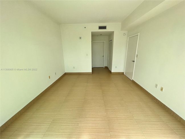 APT-3921 - 31 Se 5 Th St, Condo with 3 bedrooms, 3 bathrooms and null parking in Miami FL | Image 12