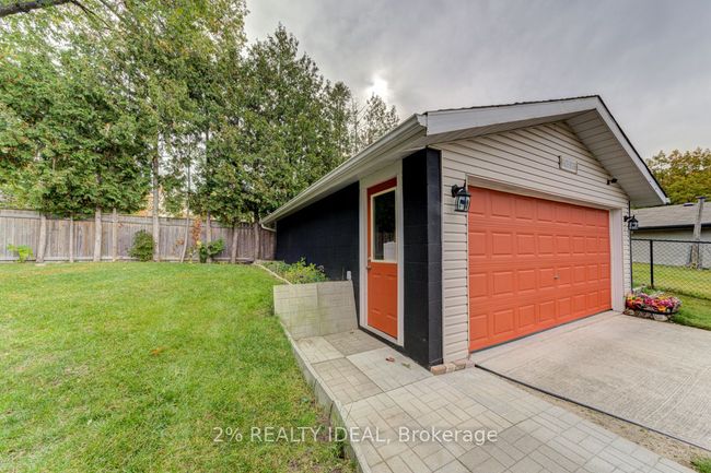 141 River Rd E, House other with 2 bedrooms, 2 bathrooms and 7 parking in Wasaga Beach ON | Image 36
